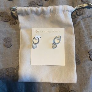 Kendra Scott Ari Heart Huggies Silver/IMOP